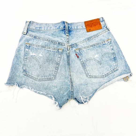 Levi’s 501 Raw Hem Denim Jeans Cutoff Button Fly Light Wash Size 26 - Picture 2 of 5